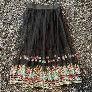 Black embroidered maxi skirt with floral details.
